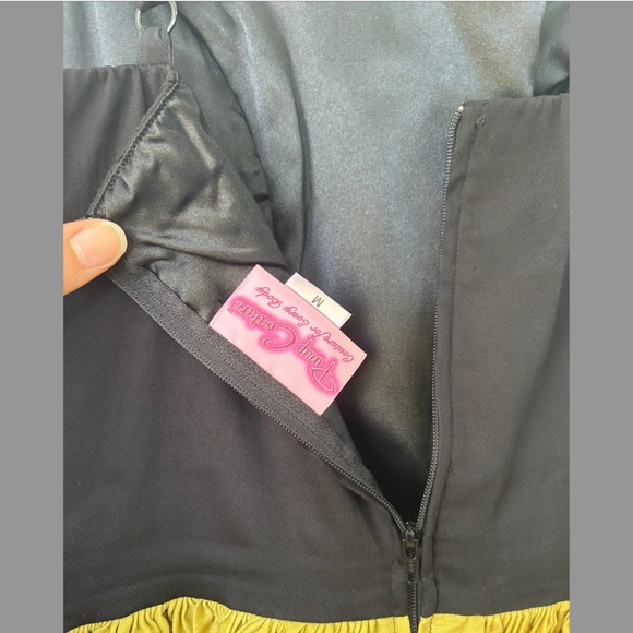 Size M Pinup Couture Dress in Commuters Print - Picture 4 of 5